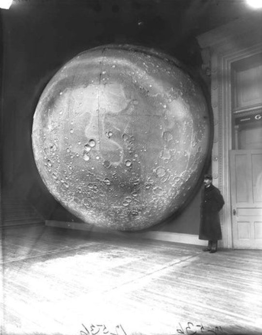 The Moon Book | WILDSAM