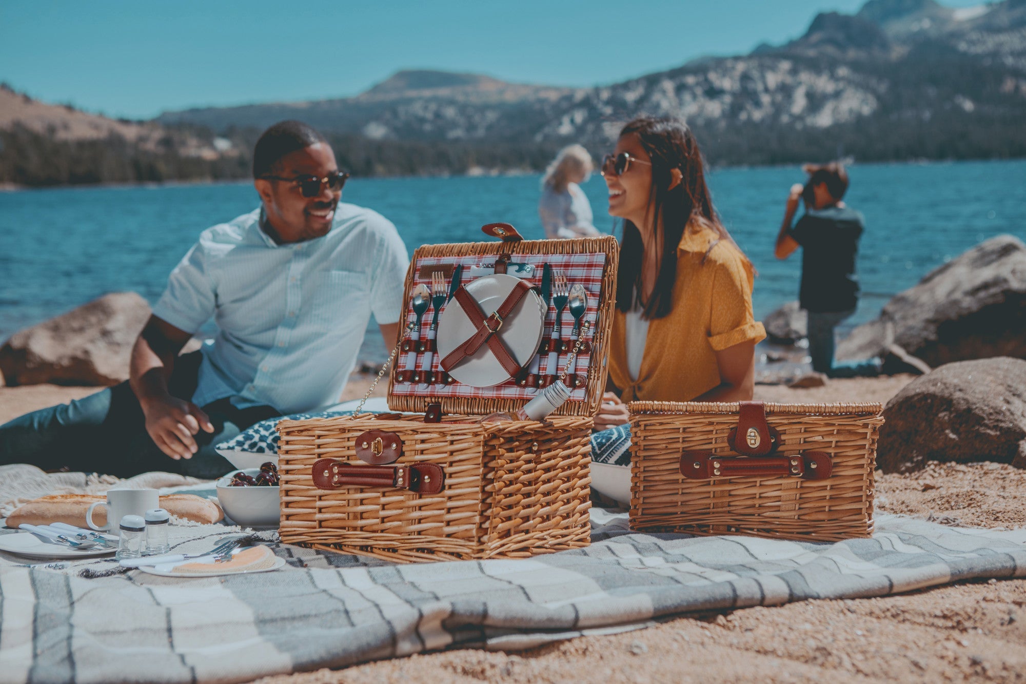 Catalina Picnic Basket by Picnic Time Family of Brands