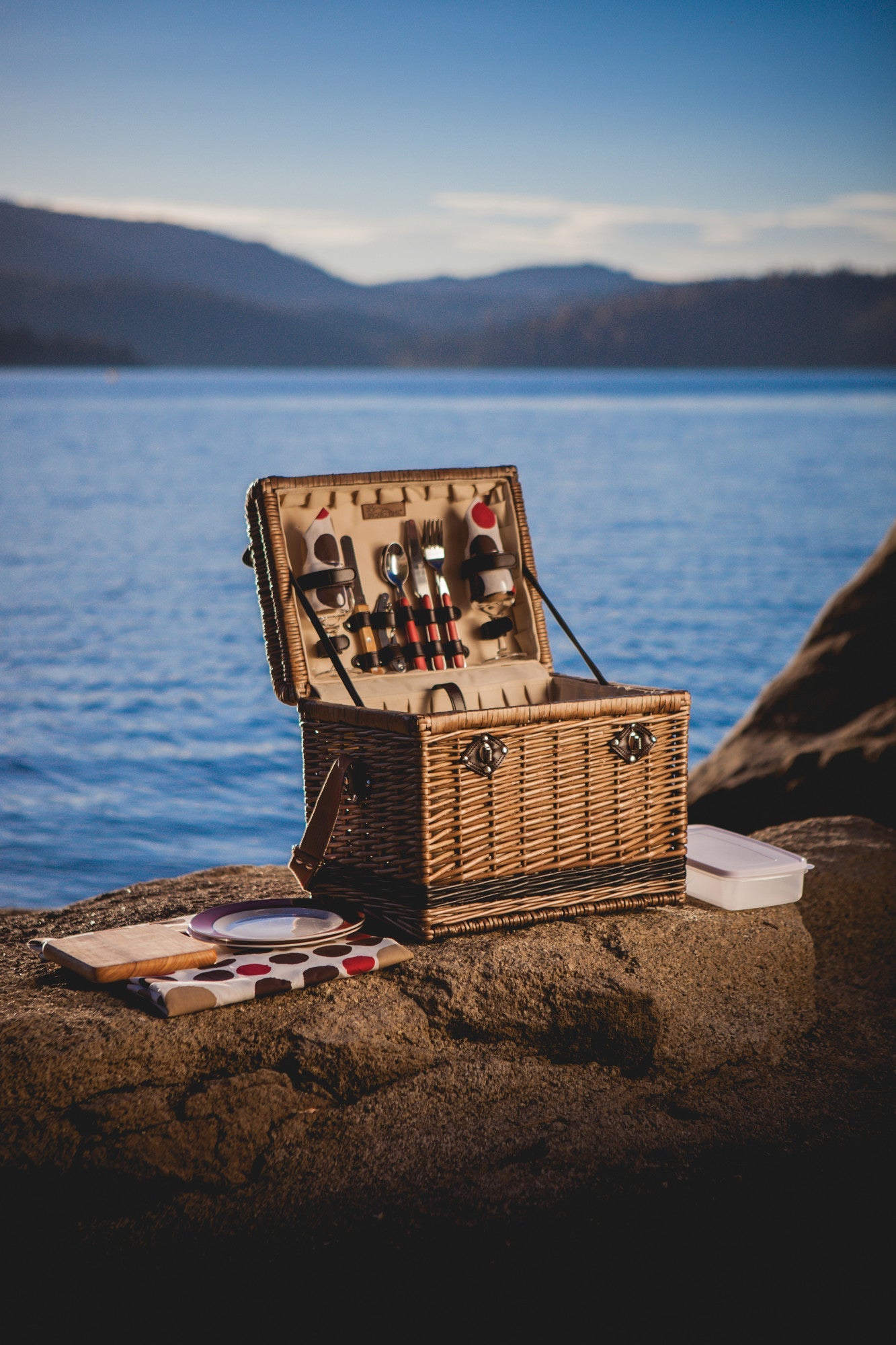 Yellowstone Picnic Basket by Picnic Time Family of Brands