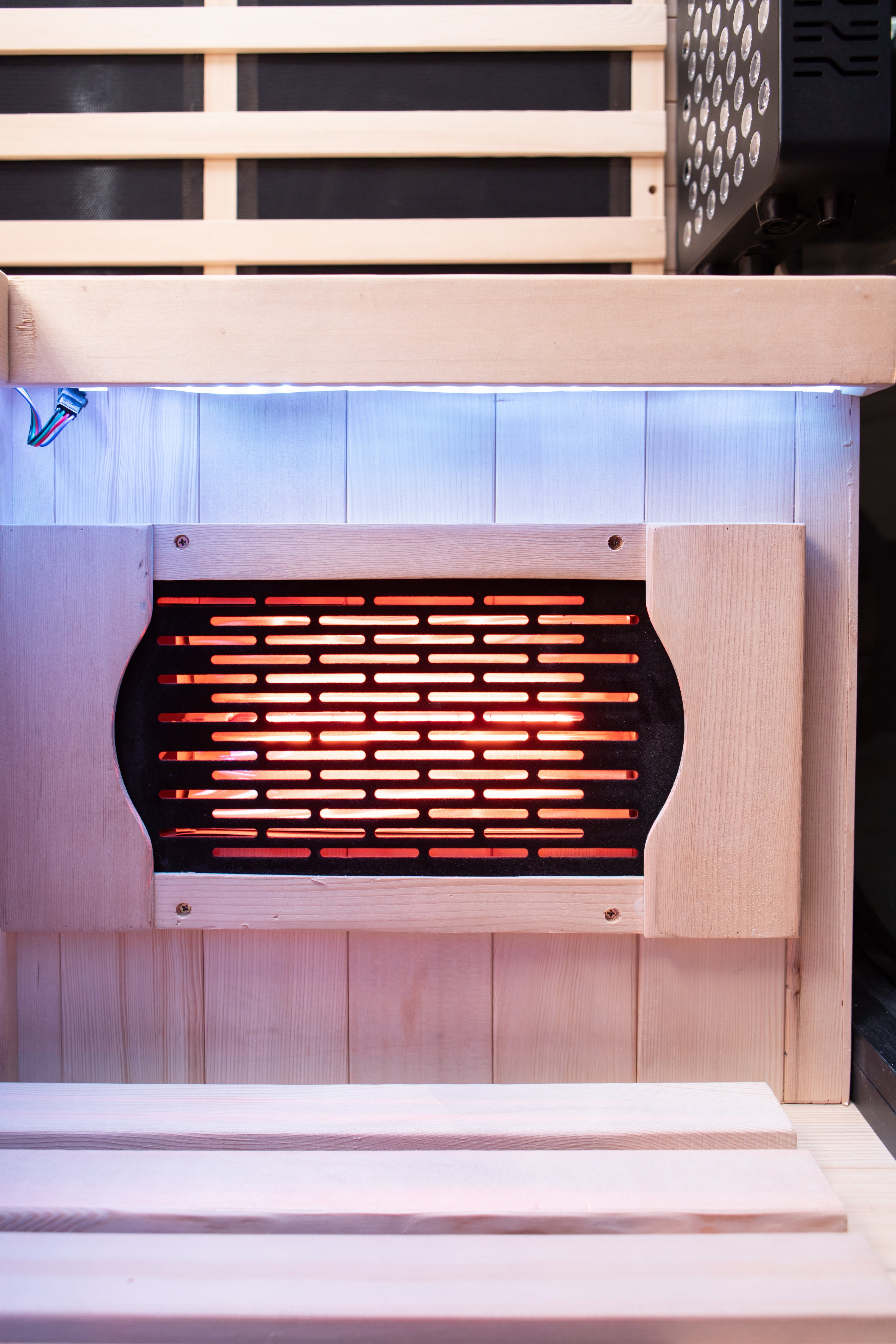 Peak Saunas El Capitan 4-Person Outdoor Full Spectrum Infrared Sauna with Built-In XL Medical-Grade Red Light Therapy and Smart WiFi App Control