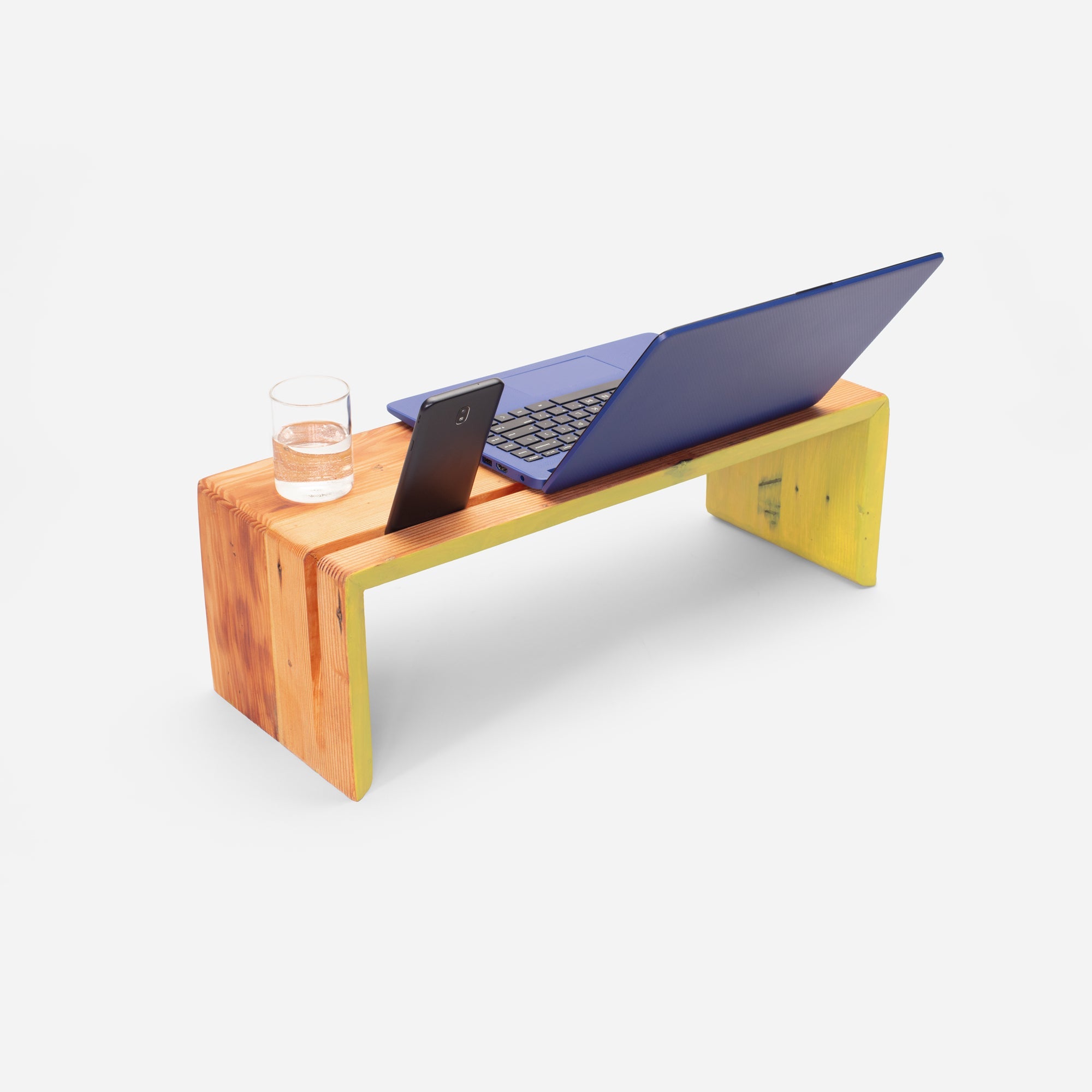 overLAP laptop table by Formr