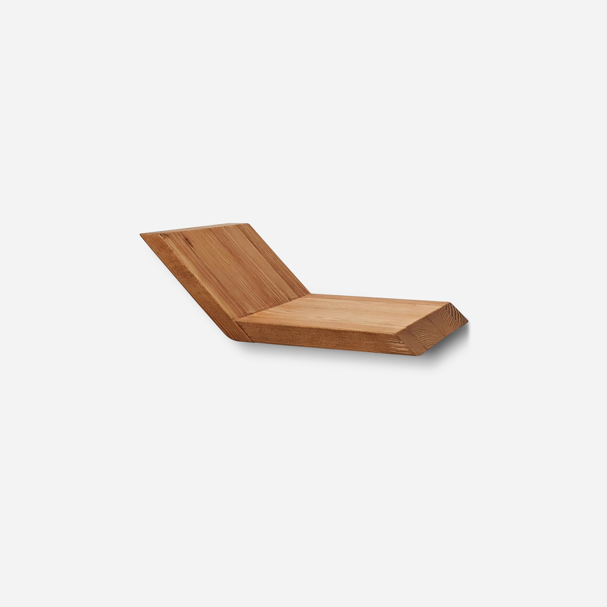 Lean shelf by Formr